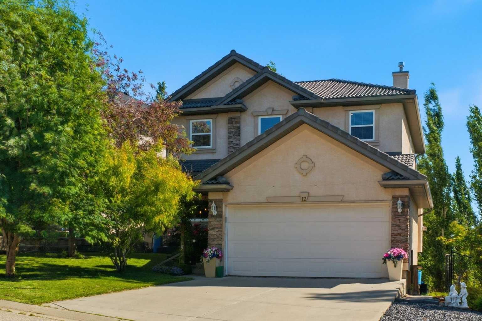 Property Photo:  12 Edgeridge Green NW  AB T3A 6A9 