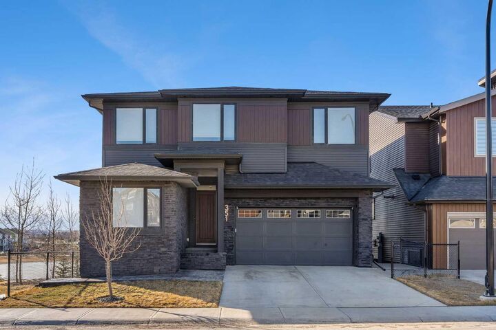 Property Photo:  351 Lucas Way NW  AB T3P 1Z3 