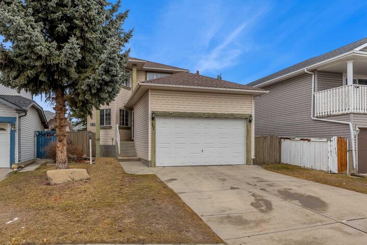 Property Photo:  47 Carmel Close NE  AB T1Y 6Z3 