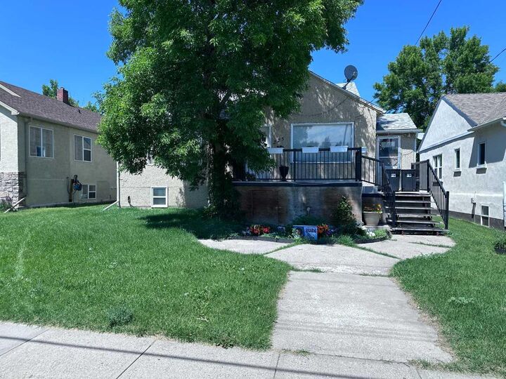 Property Photo:  225 2 Avenue W  AB T0K 0K0 