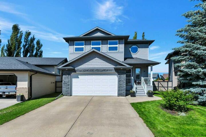 19 Lougheed Close — photo 1