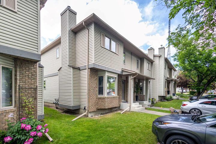 Property Photo: 17 Patina Park SW AB T3H 3E1