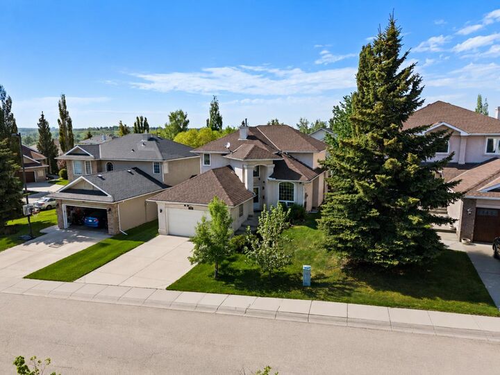 Property Photo:  28 Mt Norquay Gate SE  AB T2Z 2R3 