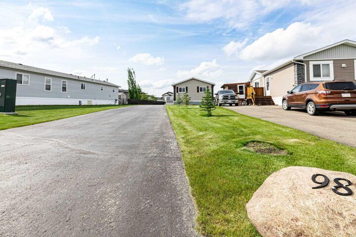Property Photo:  15 Mackenzie Ranch Way 98  AB T4L 0B4 