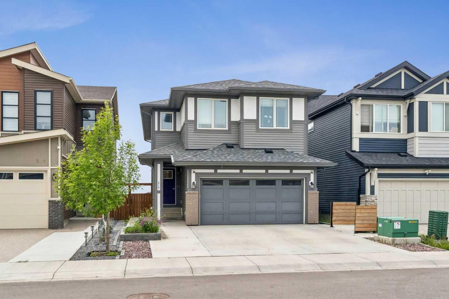 Property Photo:  215 Lucas Terrace NW  AB T3P 1X3 