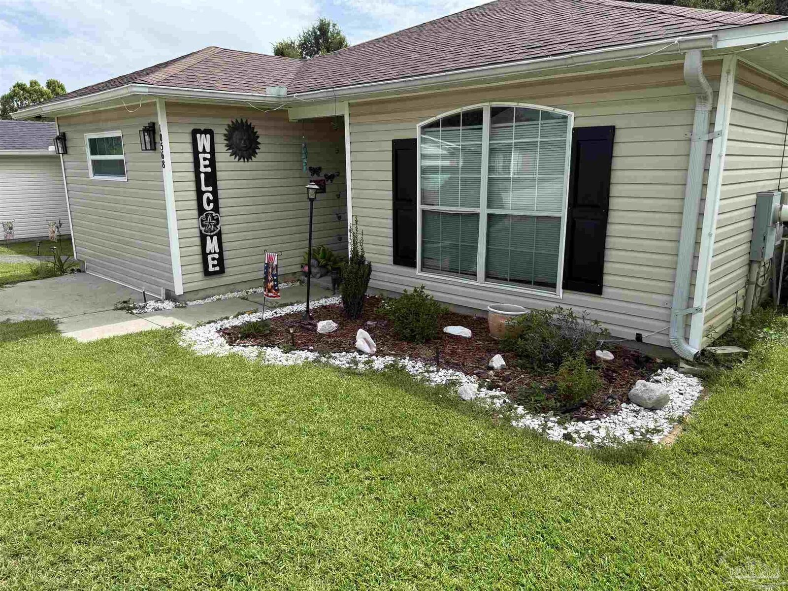 Property Photo: 10568 Wilderness Ln FL 32534