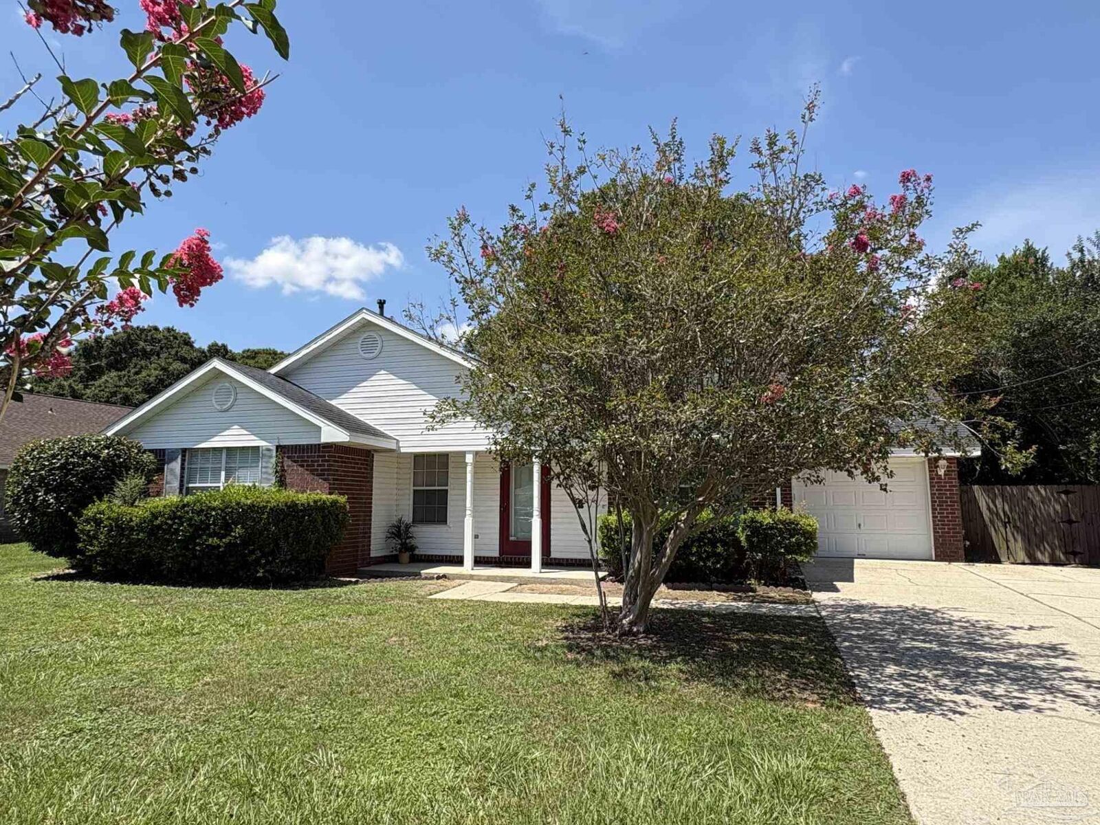 Property Photo: 6625 Greenwell St FL 32526