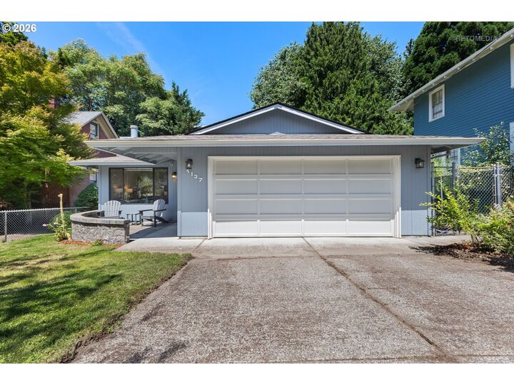 Property Photo: 4137 SE Ivon St OR 97202