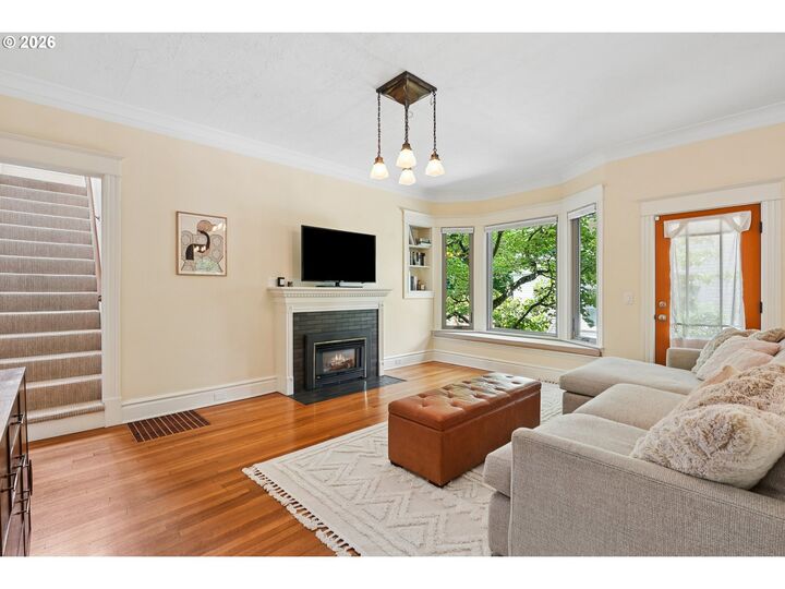 Property Photo:  2925 NW Raleigh St  OR 97210 