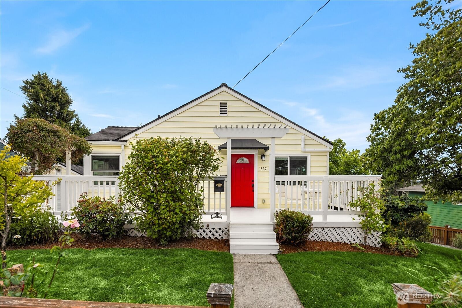 Property Photo: 1537 S Pearl Street WA 98108