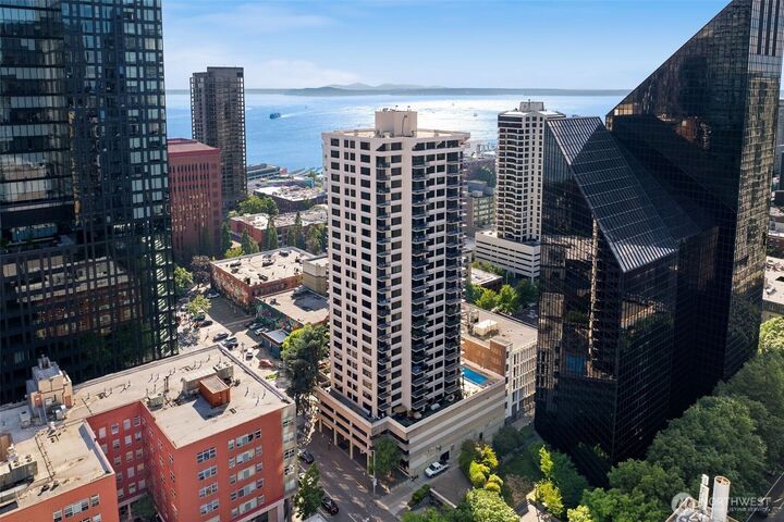 Property Photo: 2100 3rd Avenue 1005 WA 98121