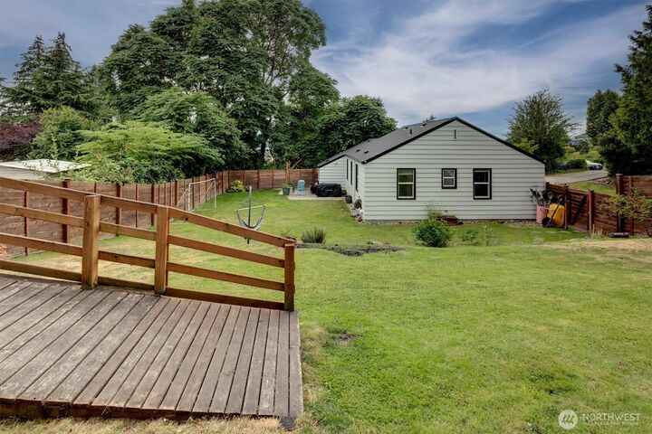 Property Photo:  555  Windsor Place NE  WA 98056 