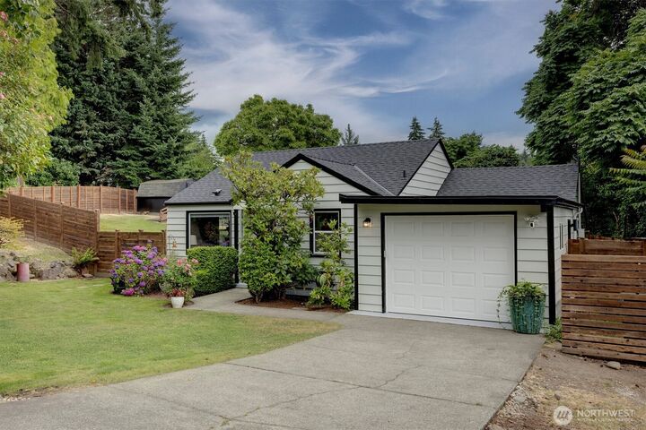 Property Photo:  555  Windsor Place NE  WA 98056 