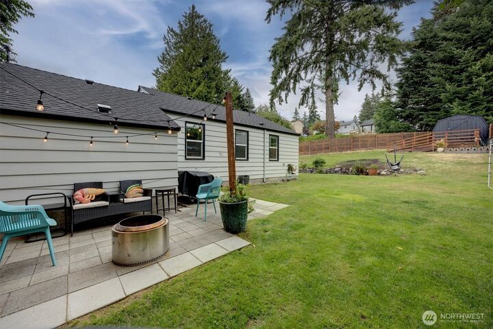 Property Photo:  555  Windsor Place NE  WA 98056 