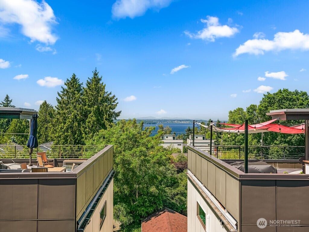 Property Photo:  6911  California Avenue SW C  WA 98136 