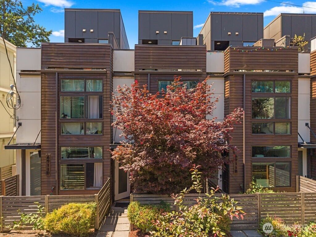 Property Photo:  6911  California Avenue SW C  WA 98136 