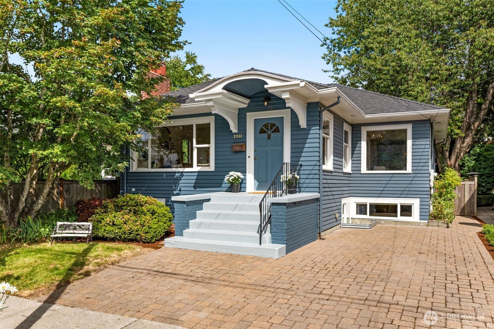 Property Photo: 1914 3rd Avenue N WA 98109