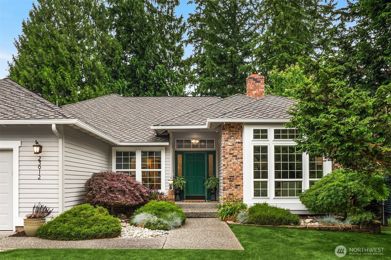 Property Photo:  23912 SE 41st Street  WA 98029 