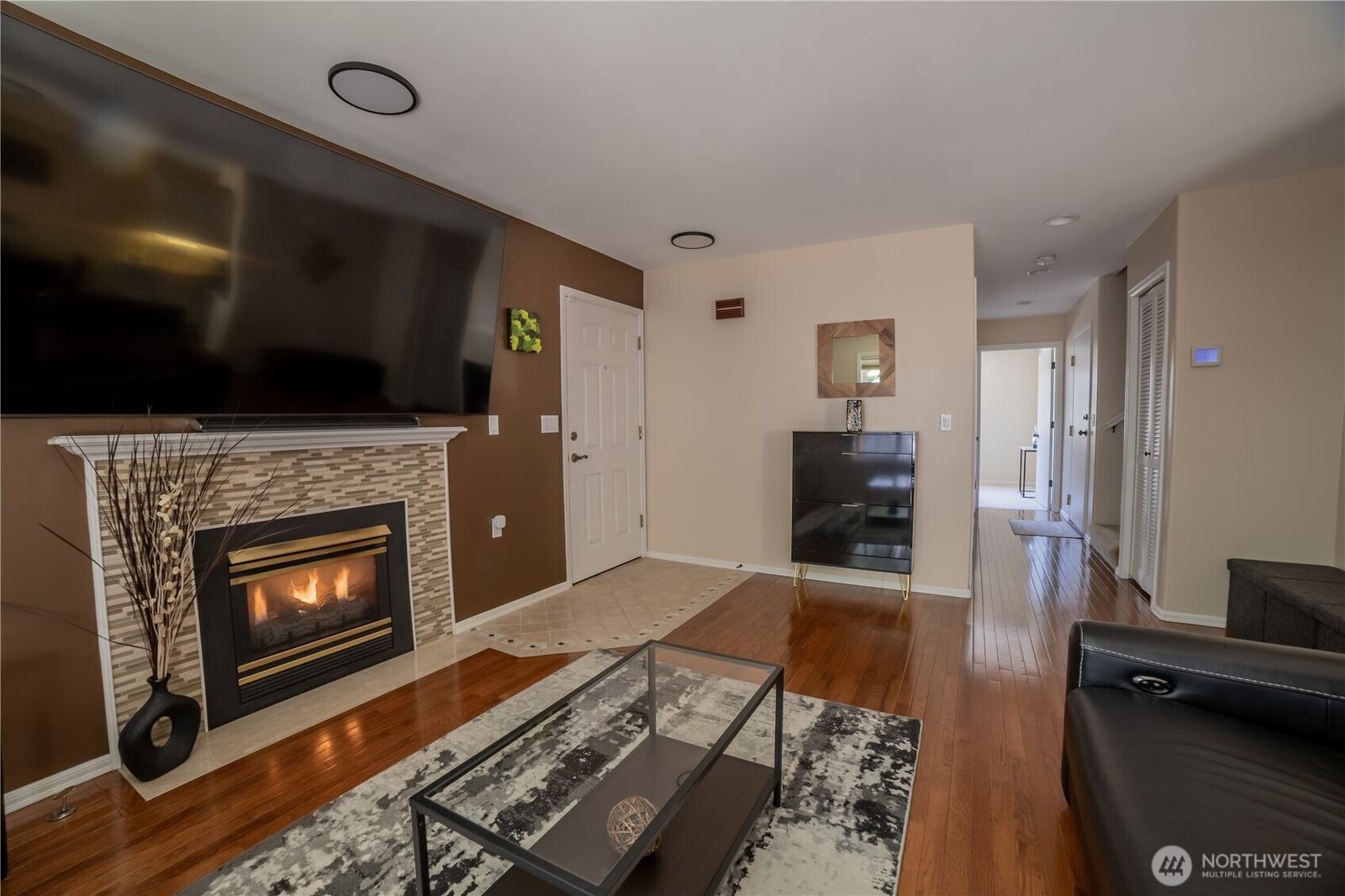 Property Photo: 15633 44th Avenue W B-1 WA 98087