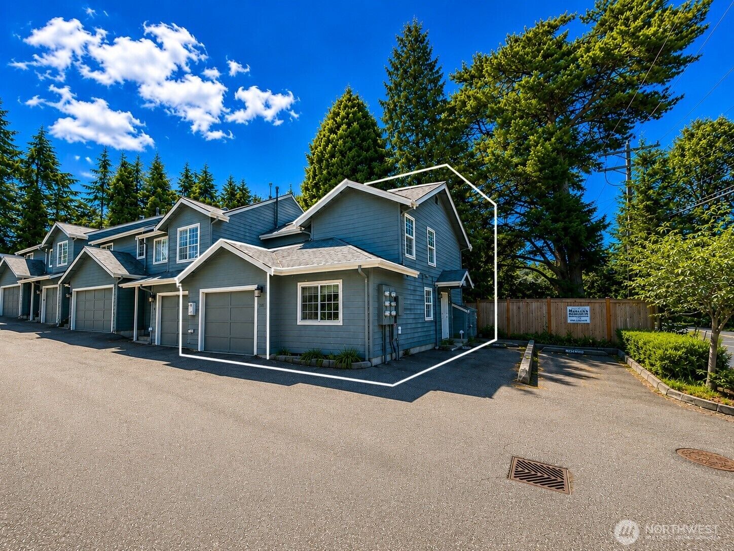 Property Photo: 15633 44th Avenue W B-1 WA 98087