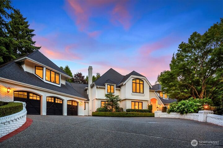 Property Photo:  4140 W Mercer  WA 98040 
