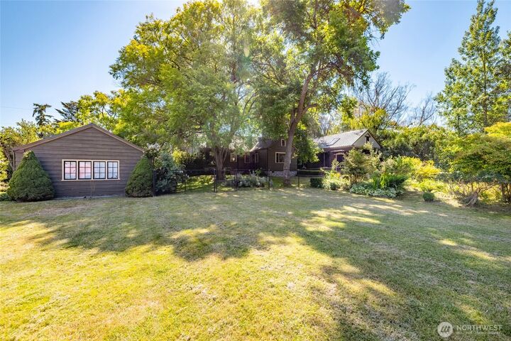 Property Photo: 579 SE Ely Street WA 98277