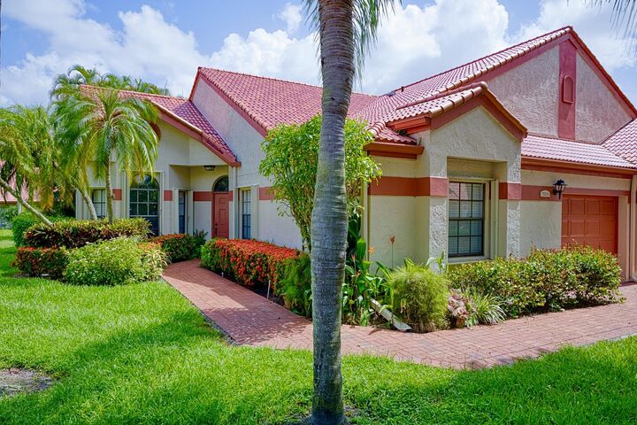 Property Photo:  7520 Lexington Club Boulevard A  FL 33446 