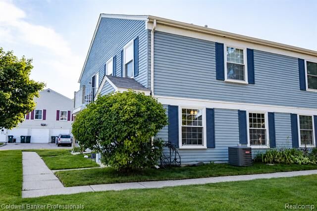 Property Photo: 3182 Beechtree Court MI 48360