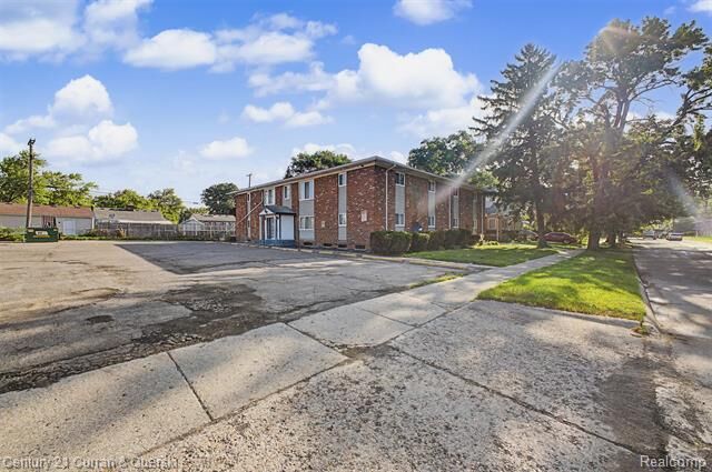 Property Photo: 1870 Saint Johns Boulevard MI 48146