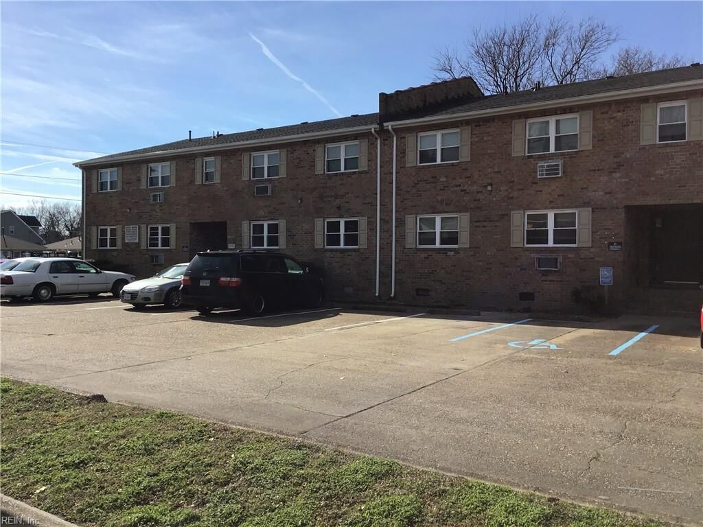 Property Photo: 1433 Kingston Ave 2 VA 23503