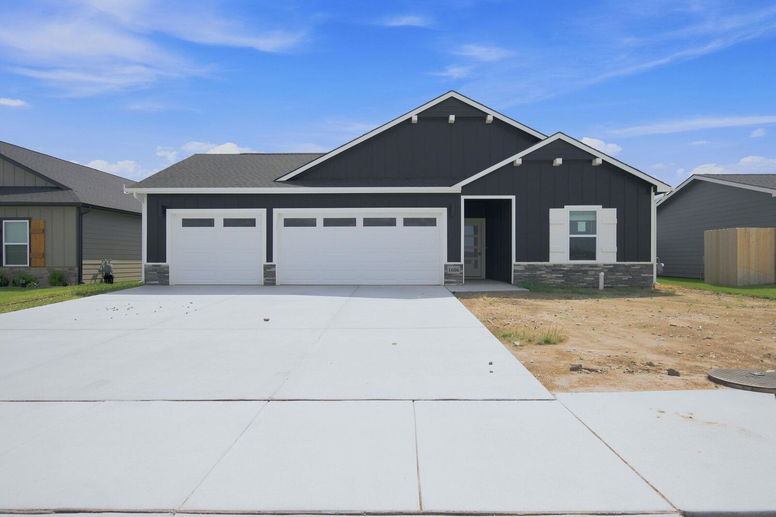 Property Photo: 1606 N Topaz Ln KS 67110