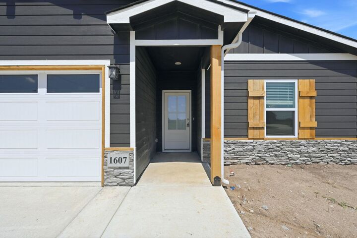 Photo de la propriété:  1607 N Emerald Dr  KS 67110 