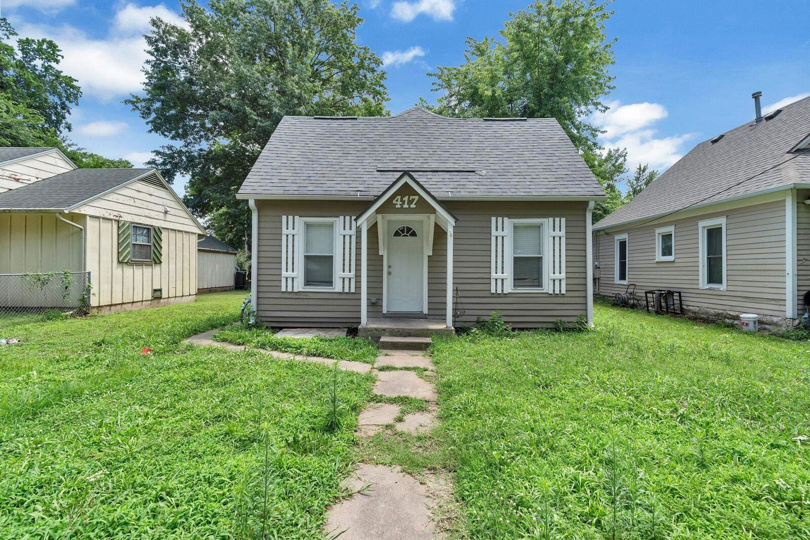 Property Photo:  417 W 11th Ave  KS 67156-3513 
