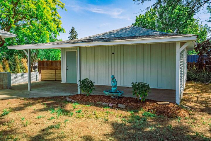 Property Photo: 1109 N Balfour Ct WA 99206