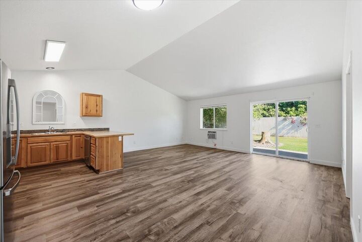 Property Photo: 1720 N Bessie Ln 1722 WA 99212