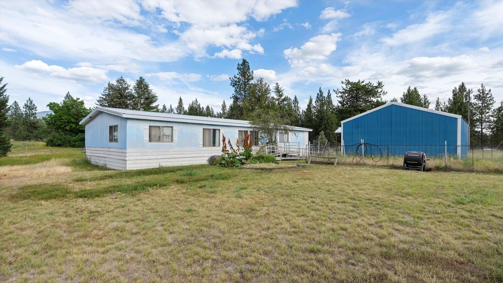 Property Photo:  10911 E Laurel Rd  WA 99009 