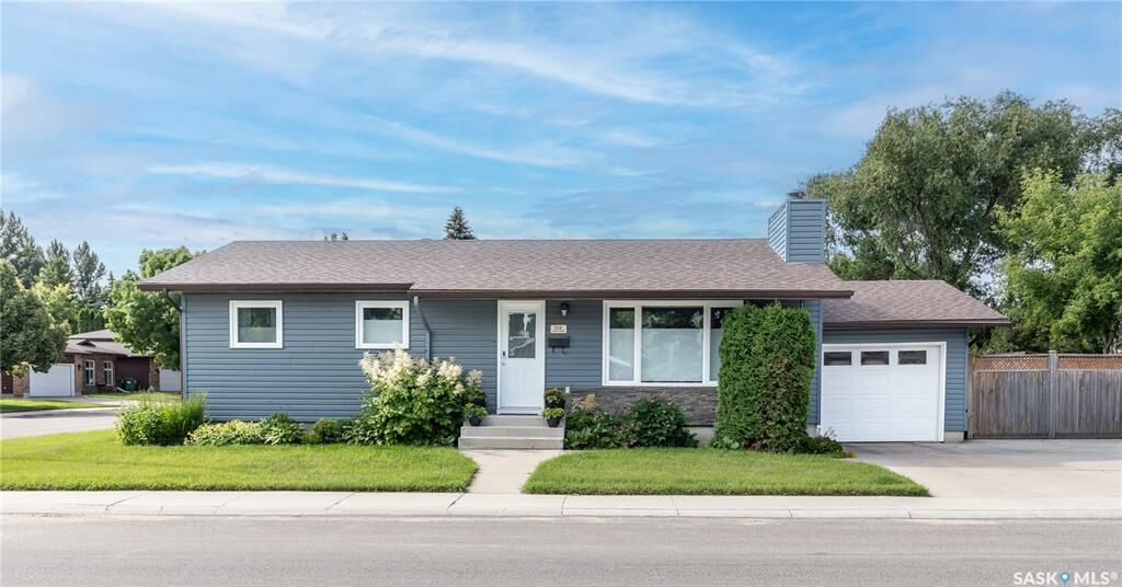 Photo de la propriété: 102 Wakaw Crescent SK S7J 4E2