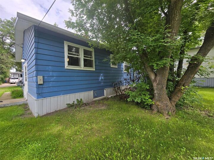 Property Photo:  912 Pacific Street  SK S0G 2B0 