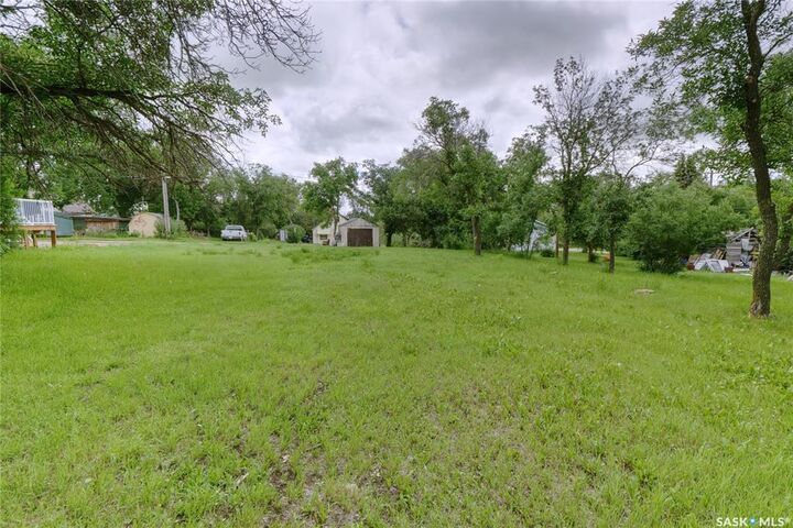 Property Photo:  221 1st Street E  SK S0H 2K0 