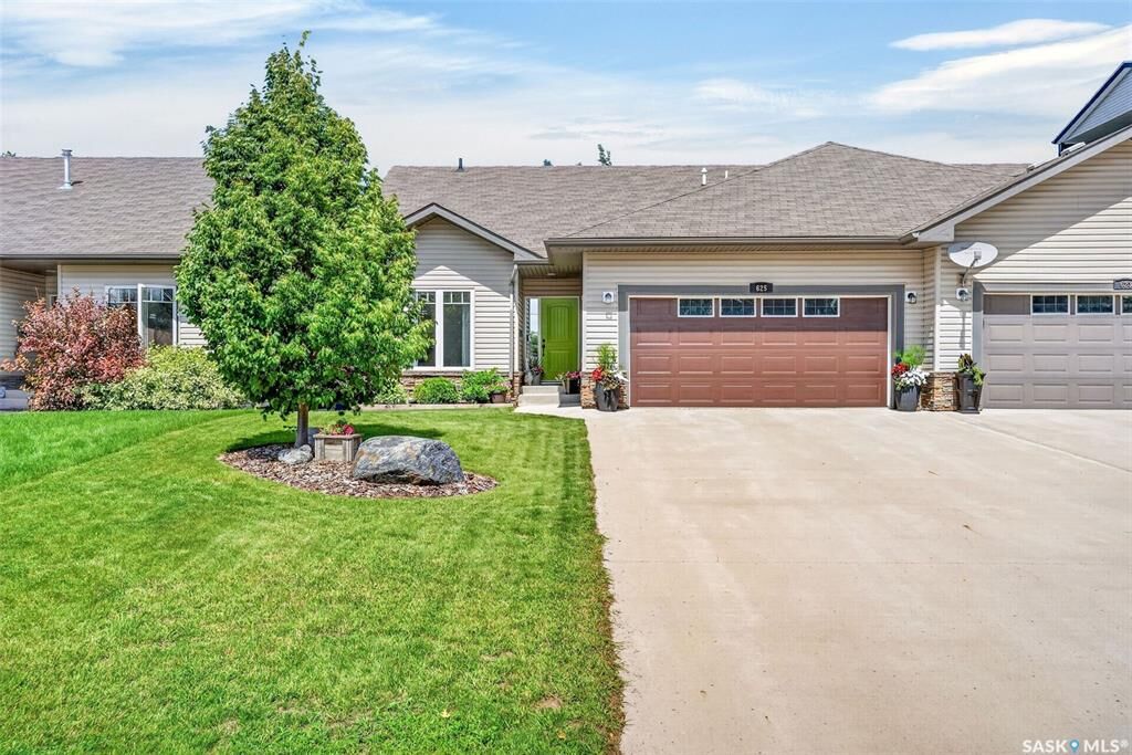 Property Photo: 625 11th Avenue SK S0K 2A0