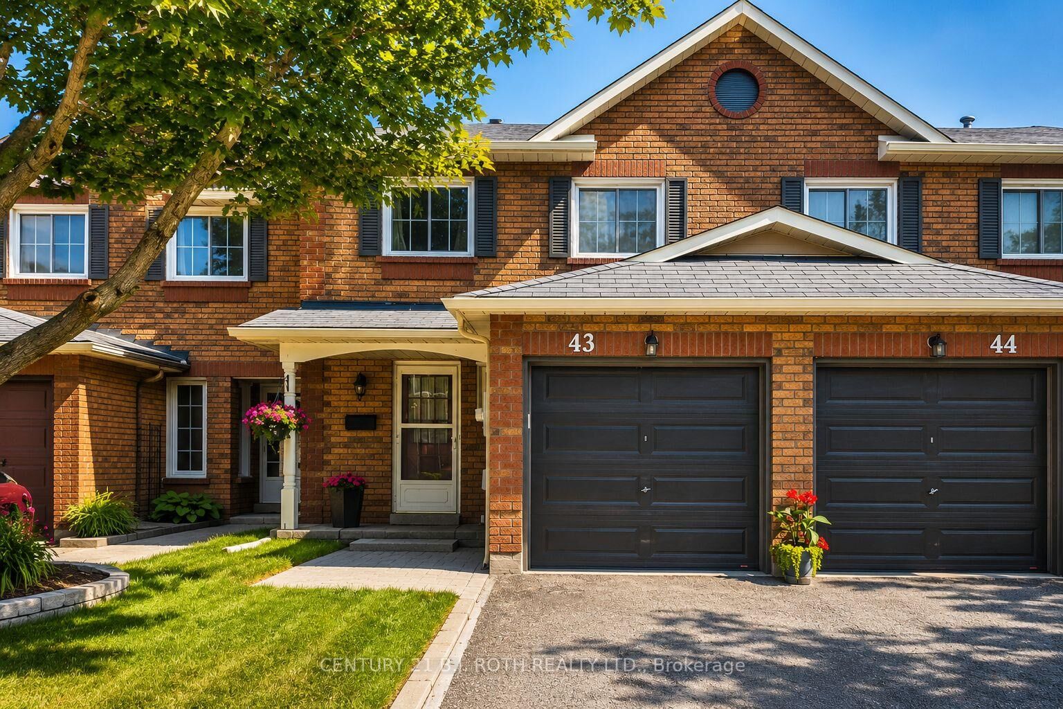 Property Photo:  165 Kozlov Street 43  ON L4N 7M7 