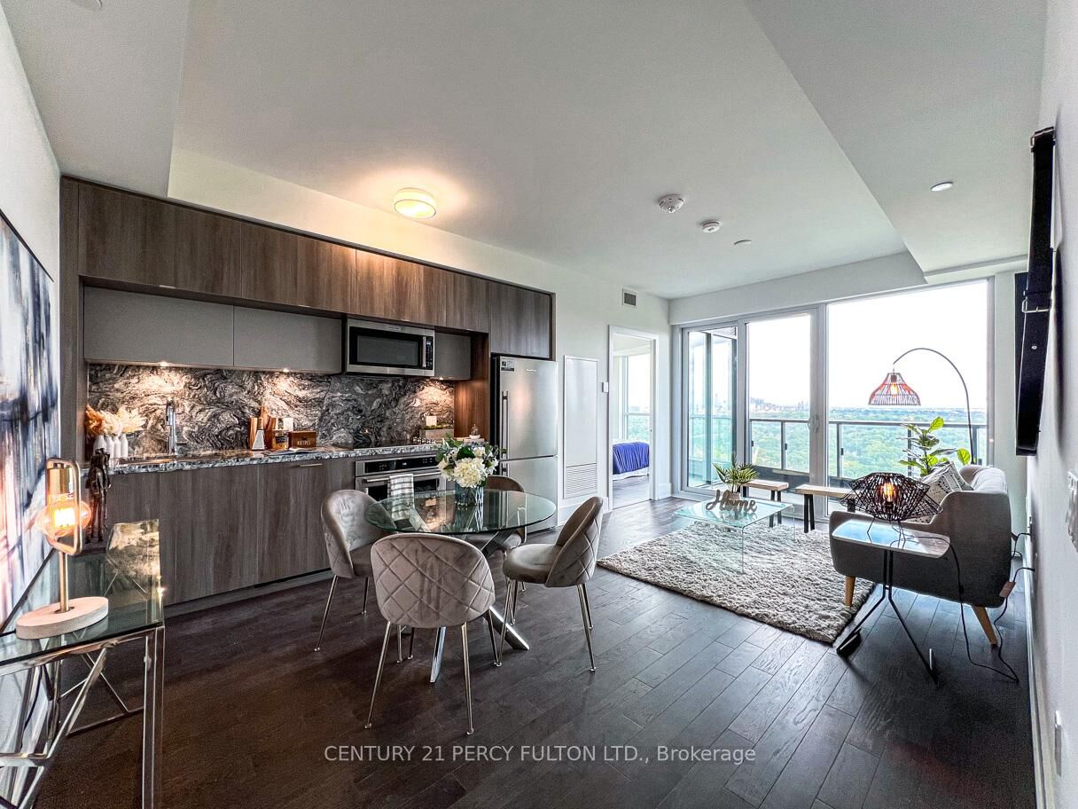 Property Photo:  585 Bloor Street E 3415  ON M4W 0B3 