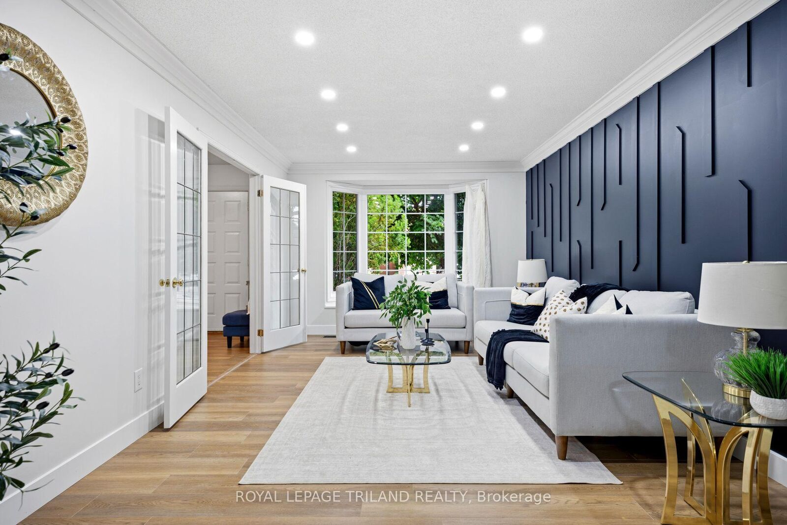 Property Photo: 118 Deer Valley Crescent ON N6J 4K8