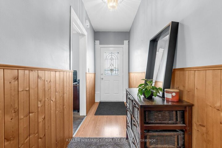 Property Photo:  16 Albemarle Street  ON L8L 7G3 