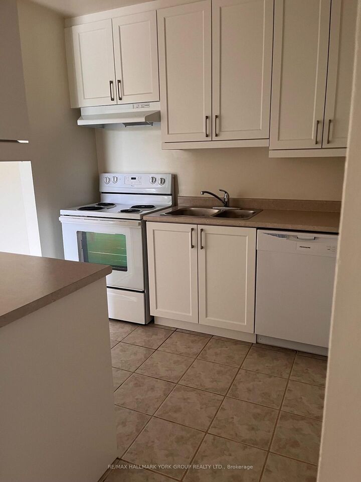 Property Photo:  131 Edgehill Drive O12  ON L4N 1L9 