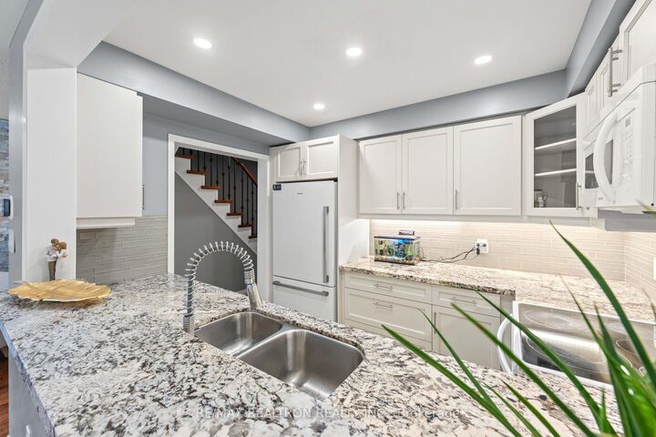Property Photo: 71 Ochalski Road ON L4G 7J3