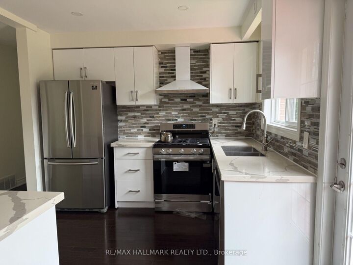Property Photo: 41 Aurora Heights Drive ON L4G 2W6