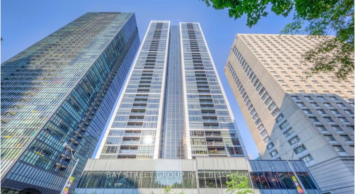 Property Photo:  28 Ted Rogers Way 1511  ON M4Y 2J4 