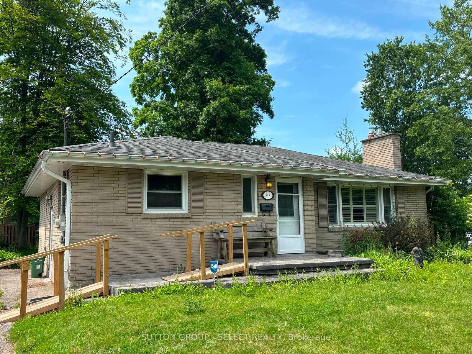 Property Photo:  316 Ridgewood Crescent  ON N6J 3G6 