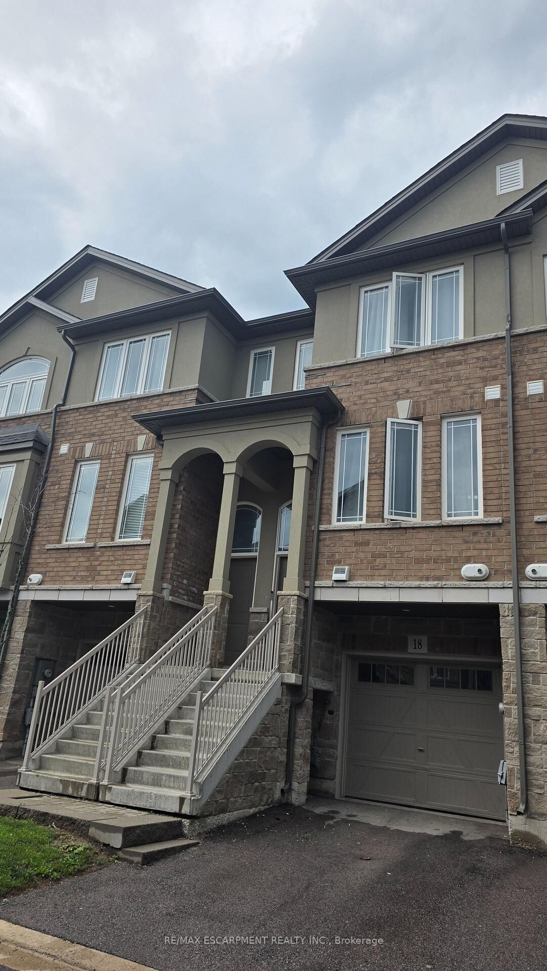 Property Photo:  18 Aqua Lane  ON L0R 1P0 